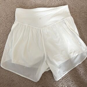 Lululemon Nulu and Mesh High-Rise Yoga Short 3.5”